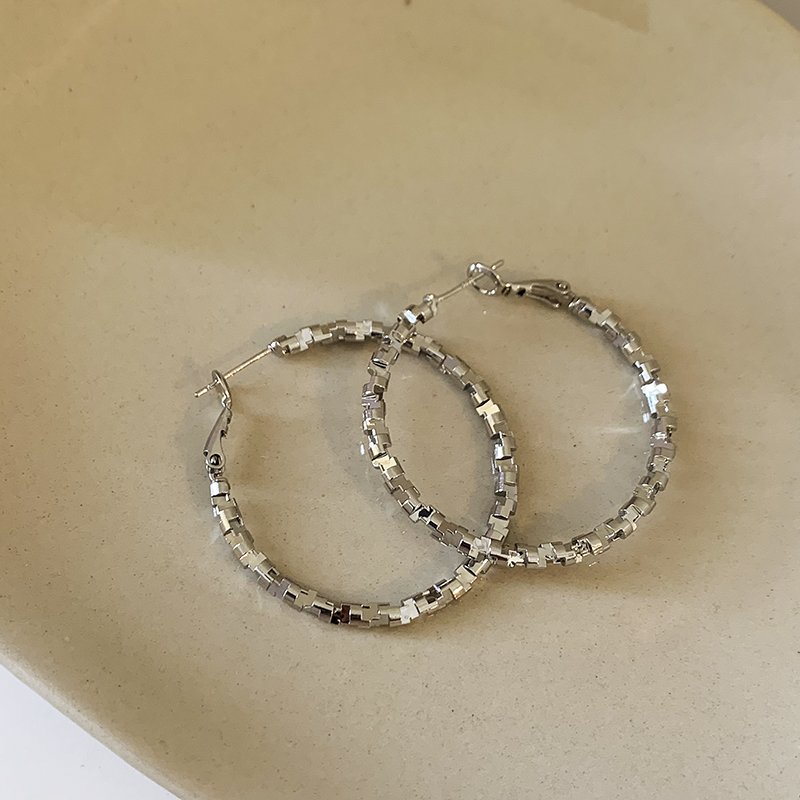 Broken silver circle earrings for women, niche, high-end, unique earrings, 2024 new popular style, temperament earrings