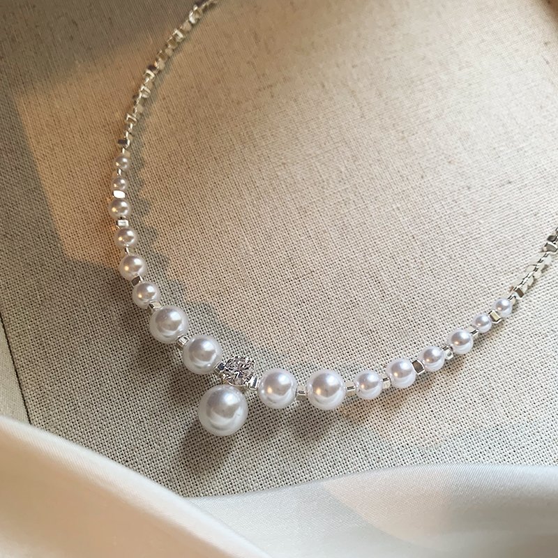 Broken silver pearl necklace for women, light luxury, niche collarbone chain, 2024 new popular high-end necklace, neck accessories