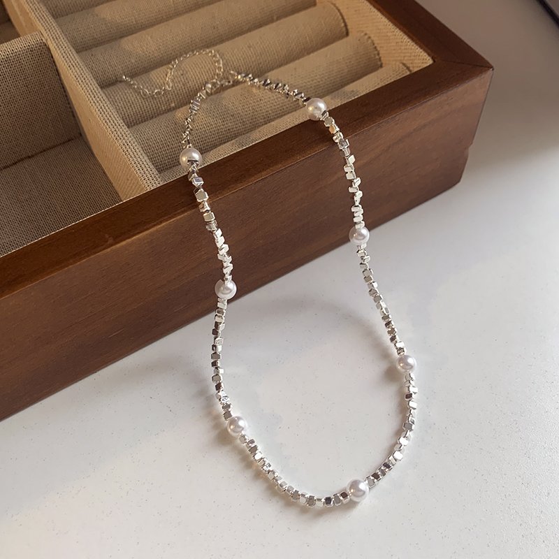 Broken silver pearl necklace for women, light luxury, niche high-end, collarbone chain, 2024 new popular necklace