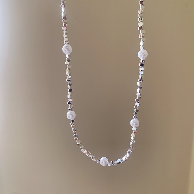 Broken silver pearl necklace for women, light luxury, niche high-end, collarbone chain, 2024 new popular necklace