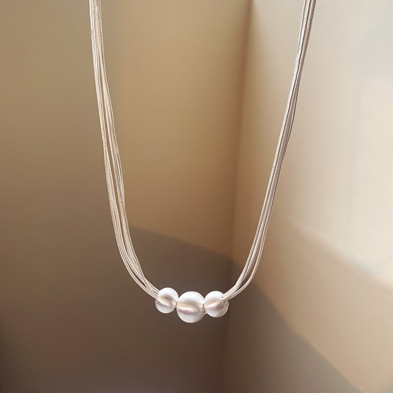 Brushed multi-layer pearl necklace for women, light luxury niche collarbone chain, 2024 new popular high-end necklace accessory