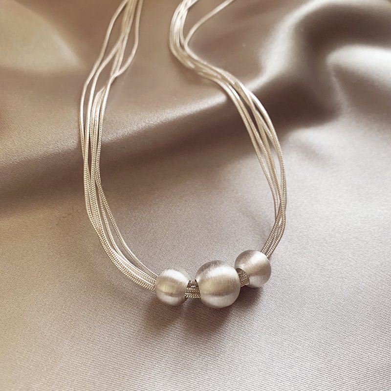 Brushed multi-layer pearl necklace for women, light luxury niche collarbone chain, 2024 new popular high-end necklace accessory