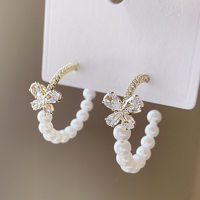 Butterfly pearl earrings for women with a light luxury and high-end feel, circle earrings, 2024 new popular style, temperament earrings, niche earrings