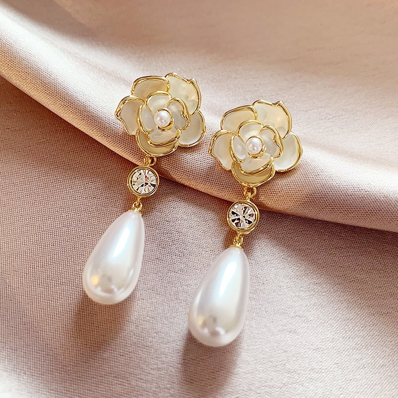 Camellia water droplet pearl earrings 2024 new popular high-end earrings for women, long style temperament flower earrings