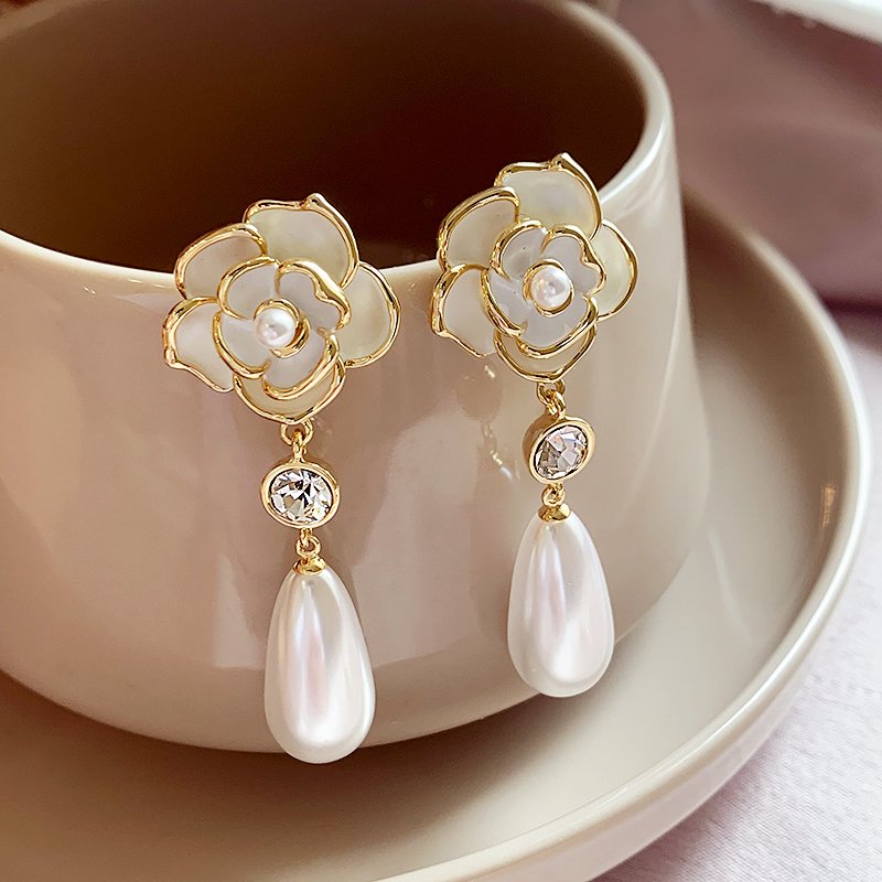 Camellia water droplet pearl earrings 2024 new popular high-end earrings for women, long style temperament flower earrings