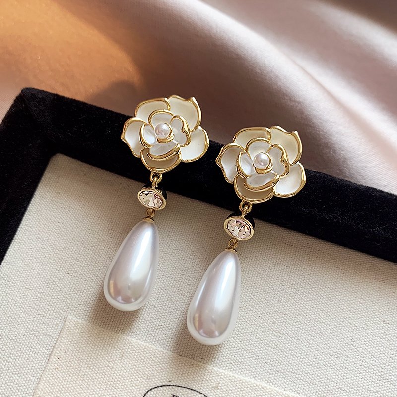 Camellia water droplet pearl earrings 2024 new popular high-end earrings for women, long style temperament flower earrings