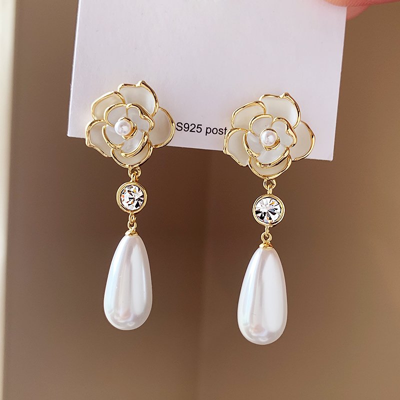 Camellia water droplet pearl earrings 2024 new popular high-end earrings for women, long style temperament flower earrings