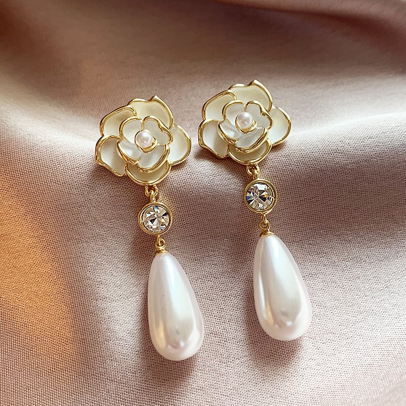 Camellia water droplet pearl earrings 2024 new popular high-end earrings for women, long style temperament flower earrings