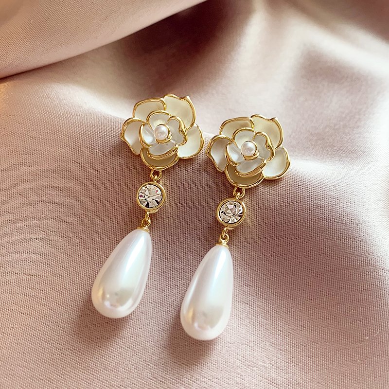 Camellia water droplet pearl earrings 2024 new popular high-end earrings for women, long style temperament flower earrings