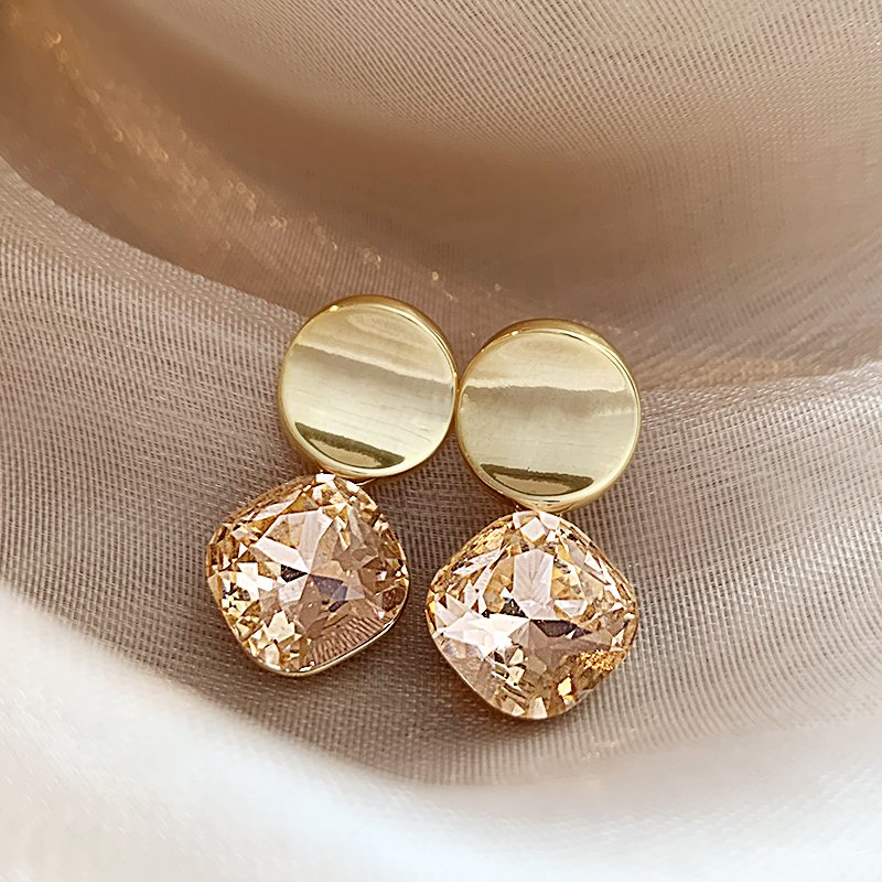 Candy colored dazzling zircon earrings for women, light luxury and high-end earrings, 2024 new popular, niche and unique ear accessories