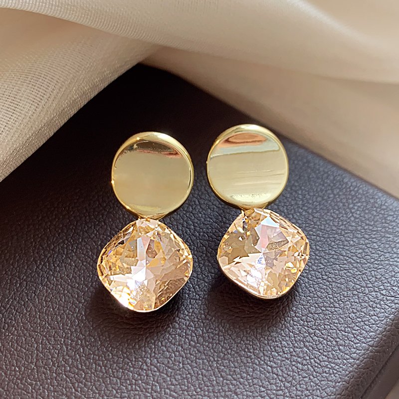 Candy colored dazzling zircon earrings for women, light luxury and high-end earrings, 2024 new popular, niche and unique ear accessories