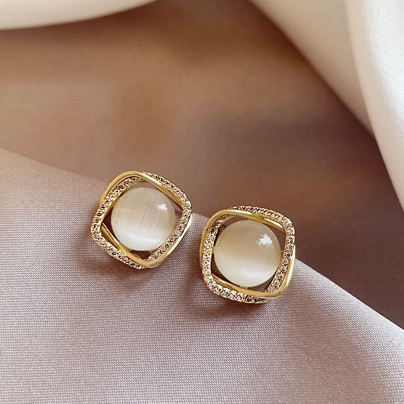 Cat's Eye Stone Earrings for Women, Light Luxury, High End, Small Personality Earrings 2024 New Explosive Unique Earrings