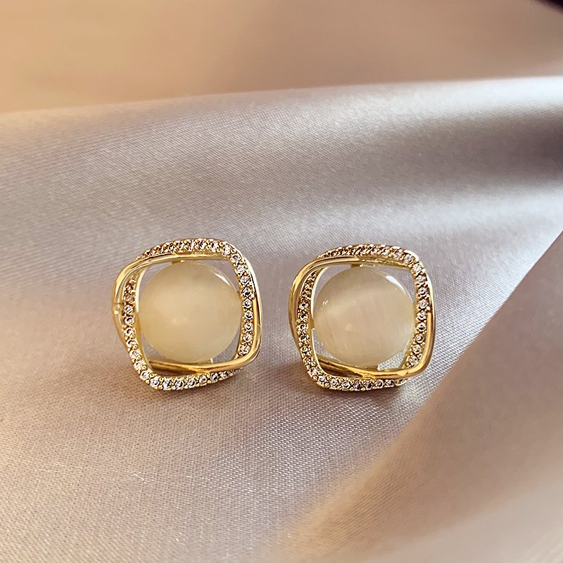 Cat's Eye Stone Earrings for Women, Light Luxury, High End, Small Personality Earrings 2024 New Explosive Unique Earrings