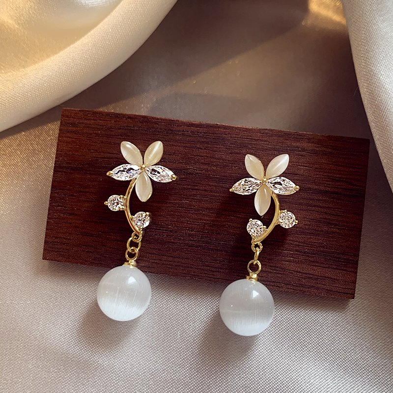 Cat's Eye Stone Flower Earrings for Women 2024 New Popular Style High end Fashion Earnail Temperament Light Luxury Unique Earaccessory