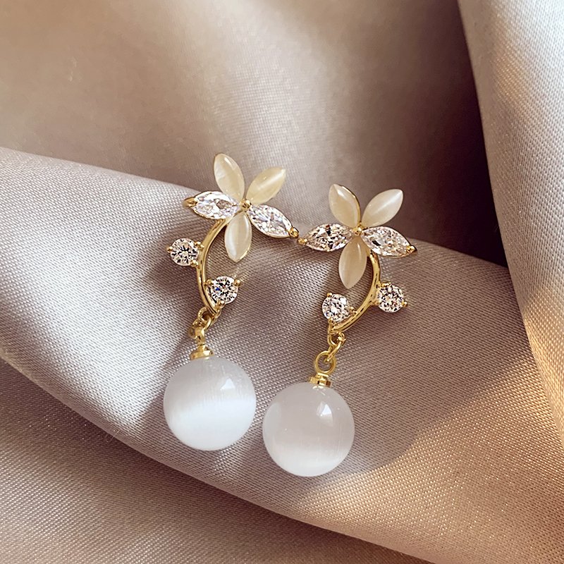 Cat's Eye Stone Flower Earrings for Women 2024 New Popular Style High end Fashion Earnail Temperament Light Luxury Unique Earaccessory