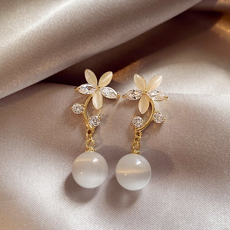 Cat's Eye Stone Flower Earrings for Women 2024 New Popular Style High end Fashion Earnail Temperament Light Luxury Unique Earaccessory