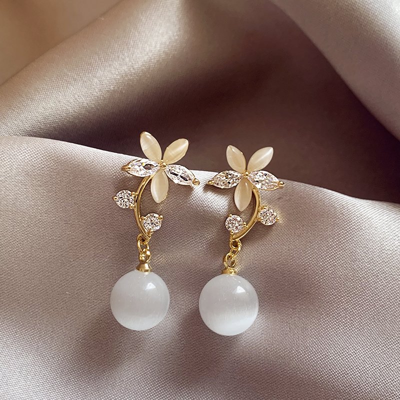 Cat's Eye Stone Flower Earrings for Women 2024 New Popular Style High end Fashion Earnail Temperament Light Luxury Unique Earaccessory