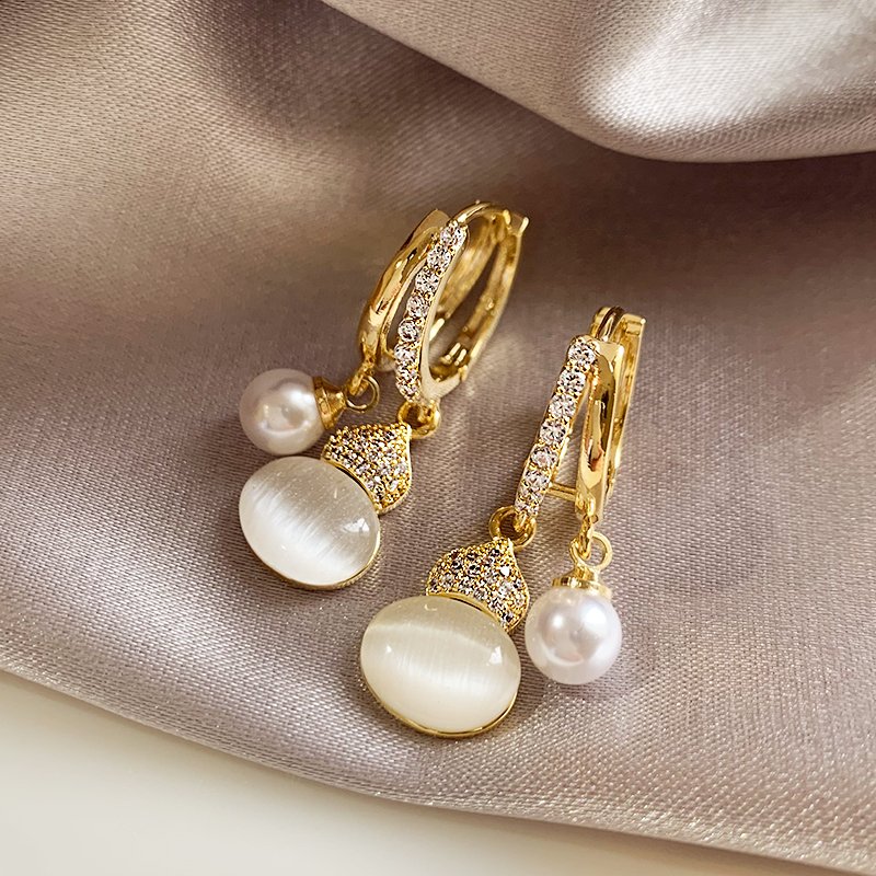 Cat's Eye Stone Gourd Pearl Earrings Women's Light Luxury temperament Ear Buckle 2024 New Popular Earnail High Sense Ear Jewelry