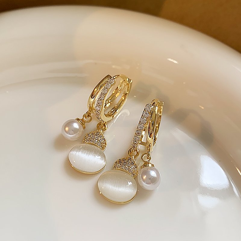 Cat's Eye Stone Gourd Pearl Earrings Women's Light Luxury temperament Ear Buckle 2024 New Popular Earnail High Sense Ear Jewelry