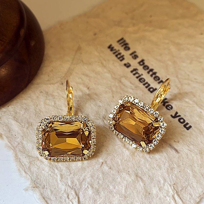 Champagne Gold Crystal Zircon Earrings for Women, with a Light Luxury and High Quality Charm, 2024 New Explosive Earrings