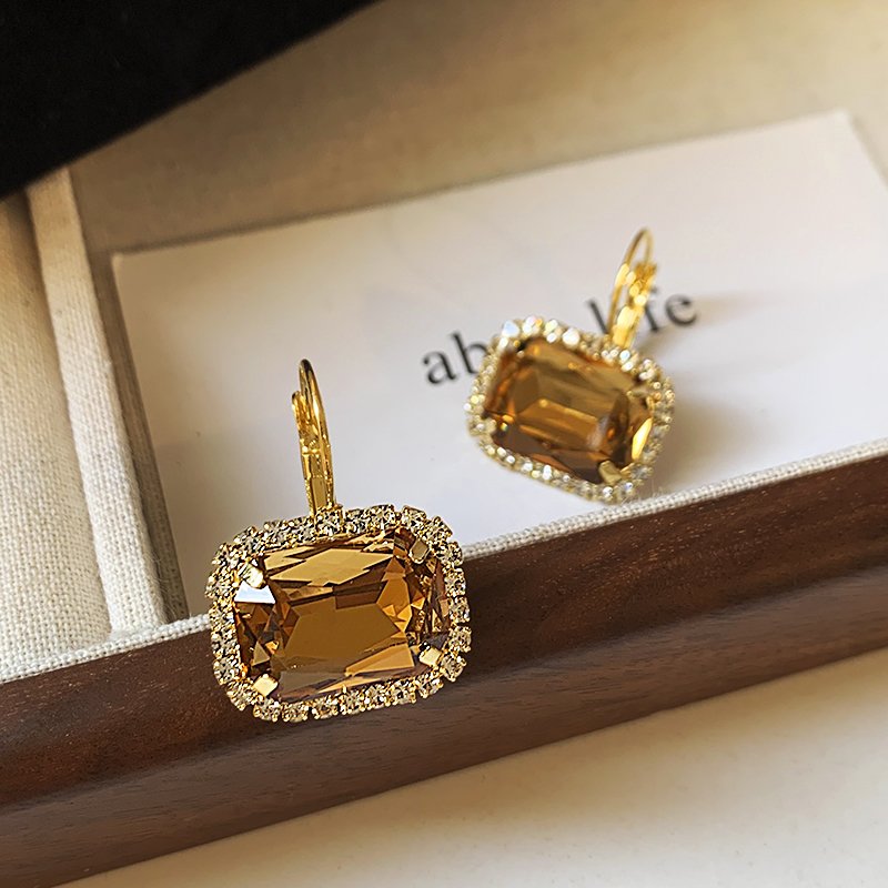 Champagne Gold Crystal Zircon Earrings for Women, with a Light Luxury and High Quality Charm, 2024 New Explosive Earrings