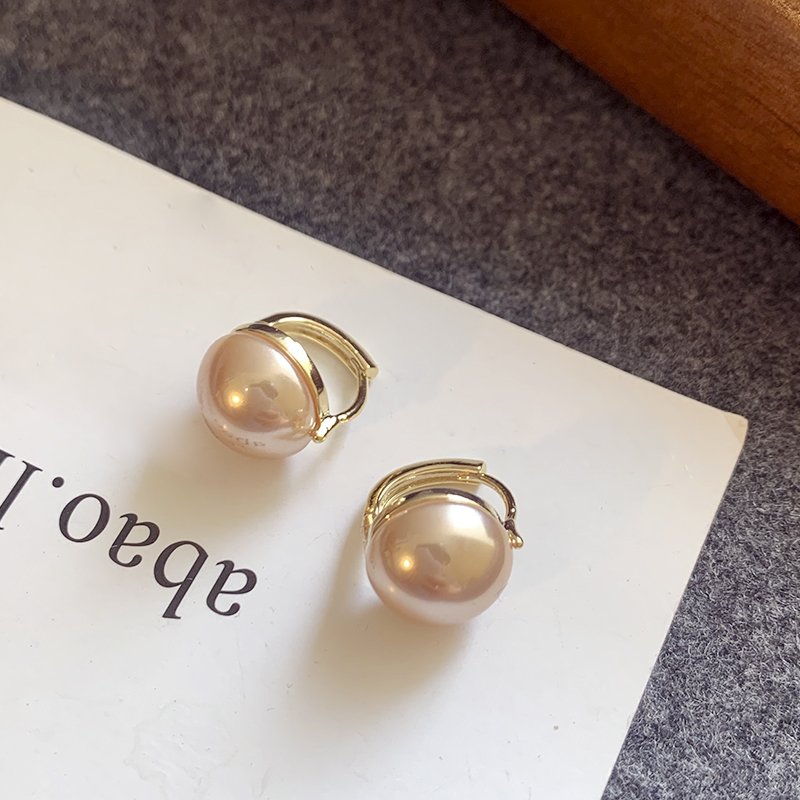 Champagne Half Round Pearl Earrings, Women's Light Luxury Charm Earrings, High Grade Earrings, 2024 New Explosive Ear Accessories