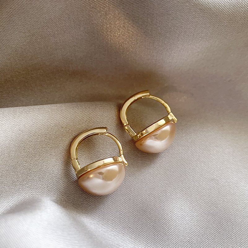 Champagne Half Round Pearl Earrings, Women's Light Luxury Charm Earrings, High Grade Earrings, 2024 New Explosive Ear Accessories