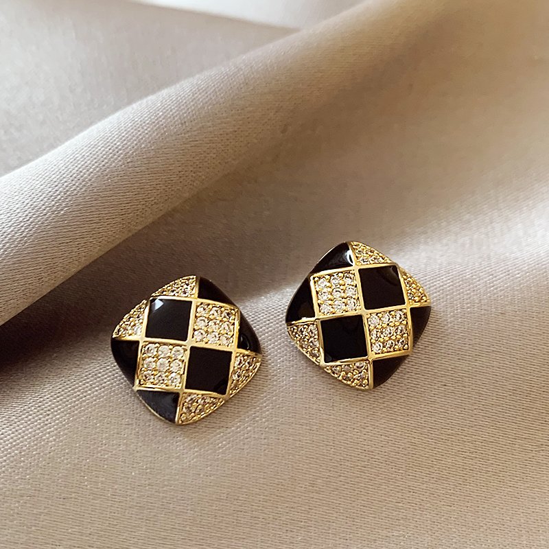 Chessboard pattern earrings for women with a light luxury temperament and a high-end feel. 2024 new popular and niche unique earrings