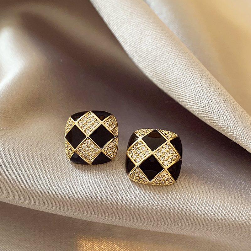 Chessboard pattern earrings for women with a light luxury temperament and a high-end feel. 2024 new popular and niche unique earrings