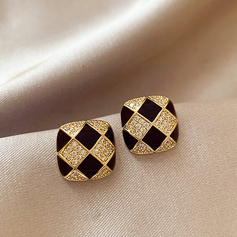 Chessboard pattern earrings for women with a light luxury temperament and a high-end feel. 2024 new popular and niche unique earrings