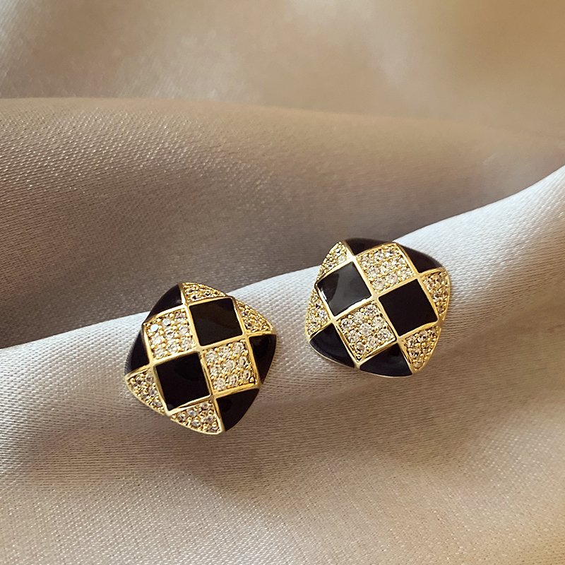 Chessboard pattern earrings for women with a light luxury temperament and a high-end feel. 2024 new popular and niche unique earrings