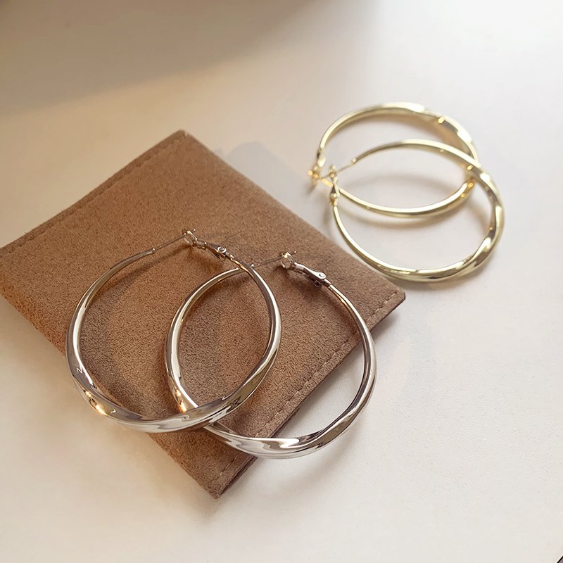 Circle earrings for women, luxurious and high-end, exaggerated large earrings, 2024 new explosive style earrings, earrings and accessories