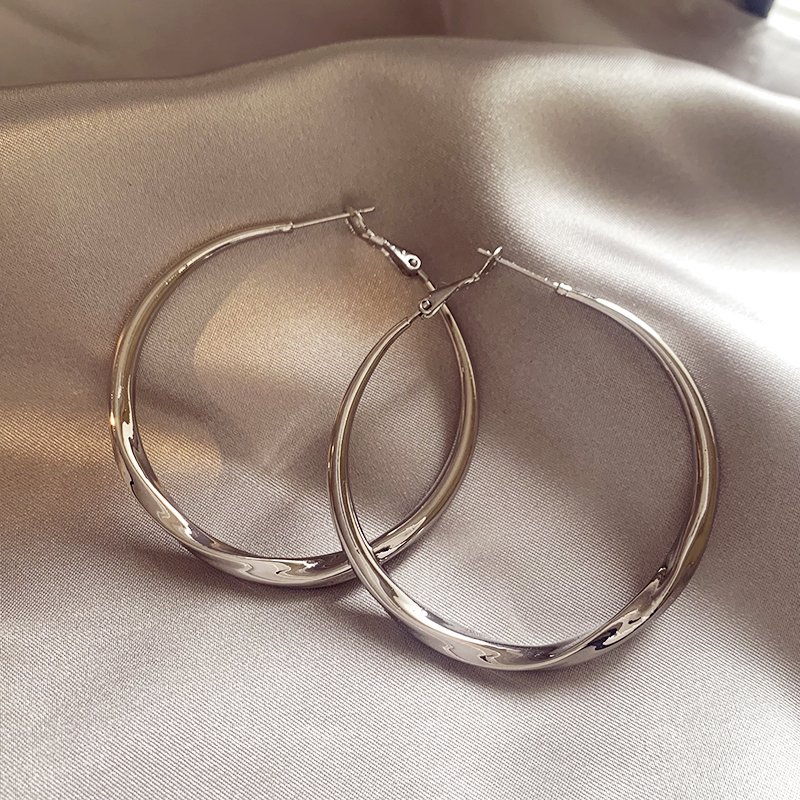 Circle earrings for women, luxurious and high-end, exaggerated large earrings, 2024 new explosive style earrings, earrings and accessories