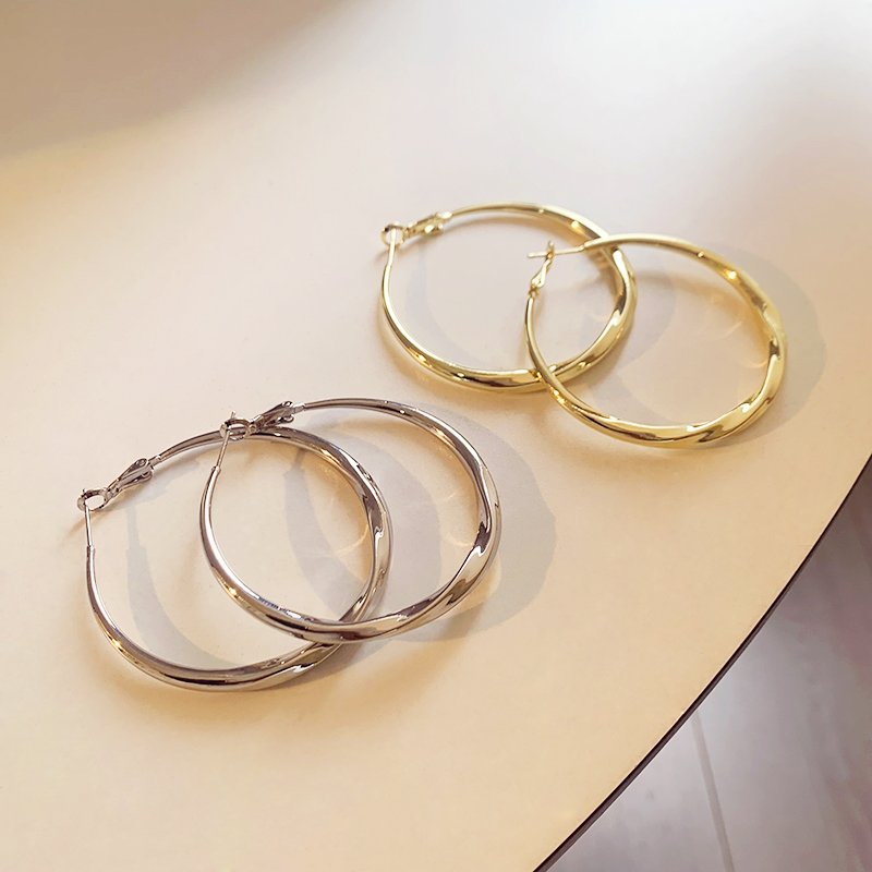 Circle earrings for women, luxurious and high-end, exaggerated large earrings, 2024 new explosive style earrings, earrings and accessories