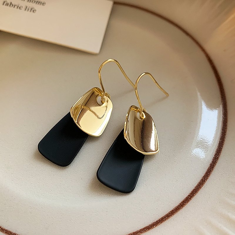 Color blocking earrings, women's light luxury high-end earrings, 2024 new popular earrings, niche temperament ear accessories