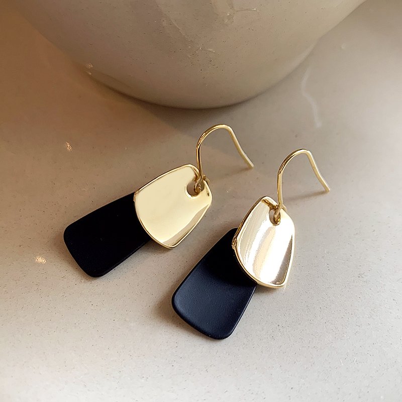 Color blocking earrings, women's light luxury high-end earrings, 2024 new popular earrings, niche temperament ear accessories