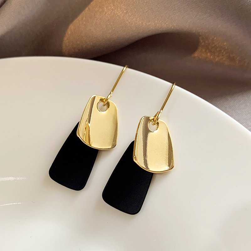 Color blocking earrings, women's light luxury high-end earrings, 2024 new popular earrings, niche temperament ear accessories