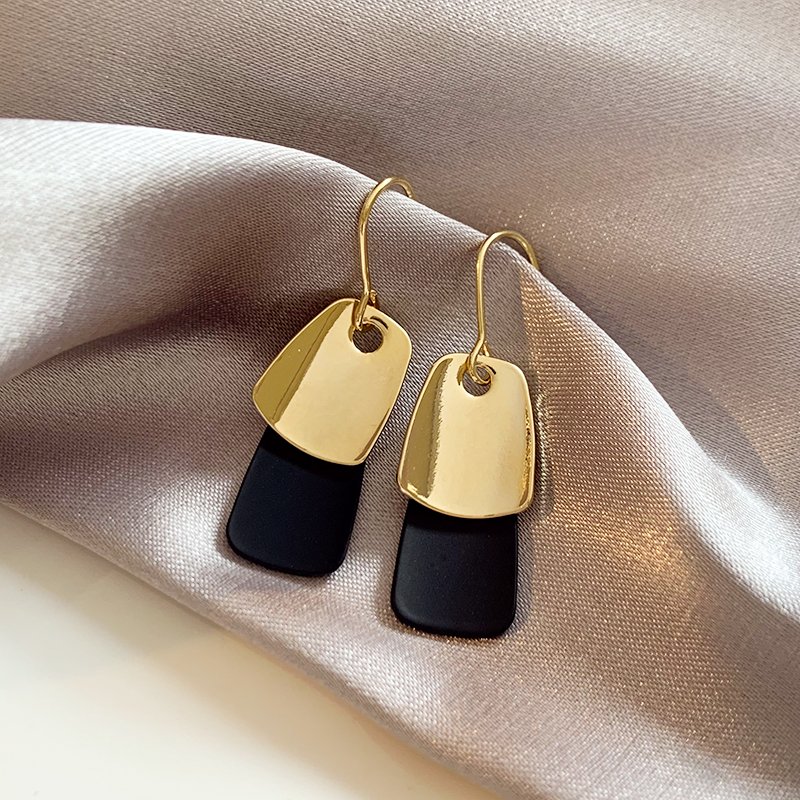 Color blocking earrings, women's light luxury high-end earrings, 2024 new popular earrings, niche temperament ear accessories