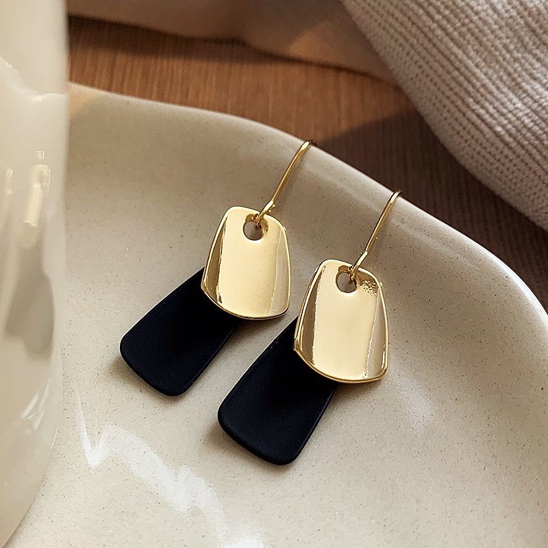 Color blocking earrings, women's light luxury high-end earrings, 2024 new popular earrings, niche temperament ear accessories