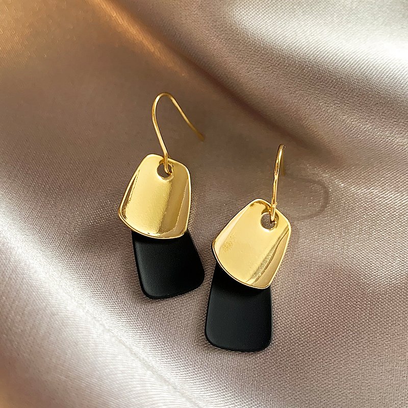 Color blocking earrings, women's light luxury high-end earrings, 2024 new popular earrings, niche temperament ear accessories