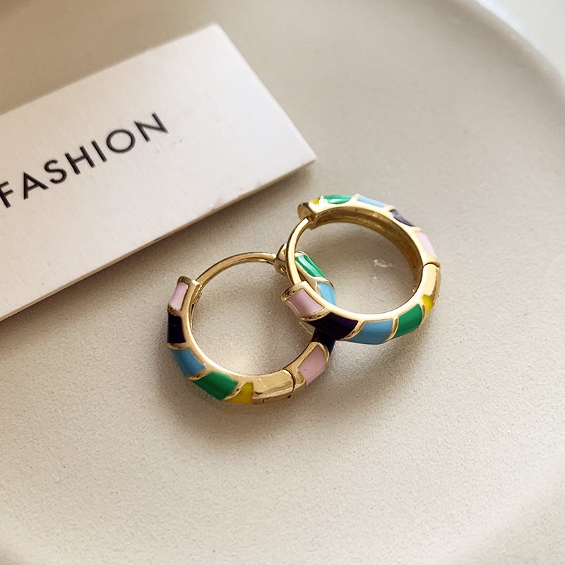 Colored enamel circle earrings for women with a light luxury and high-end feel. 2024 new popular item, niche and unique ear buckle