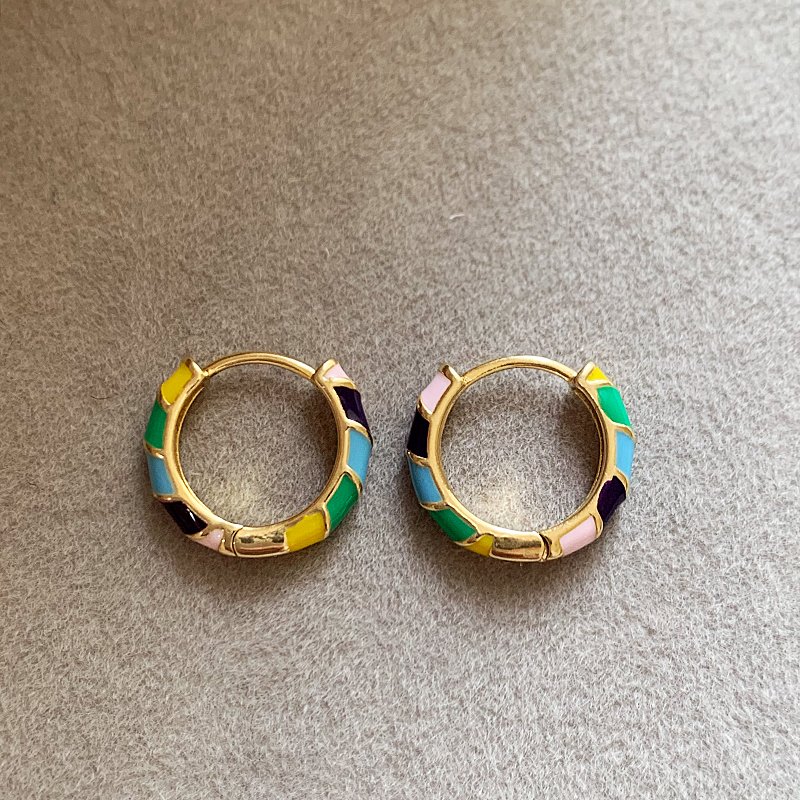 Colored enamel circle earrings for women with a light luxury and high-end feel. 2024 new popular item, niche and unique ear buckle