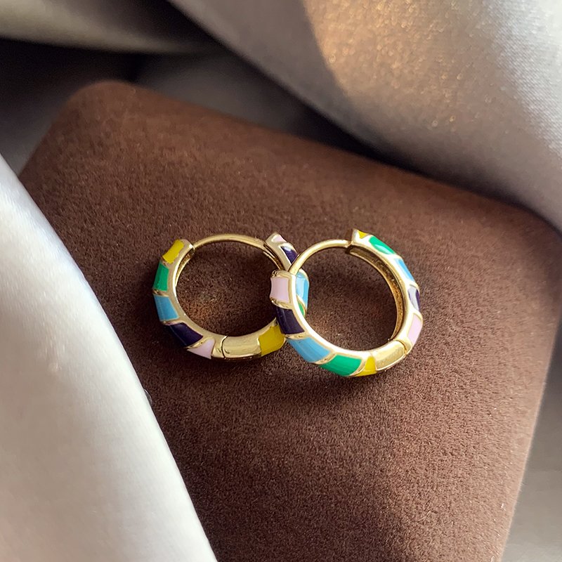 Colored enamel circle earrings for women with a light luxury and high-end feel. 2024 new popular item, niche and unique ear buckle