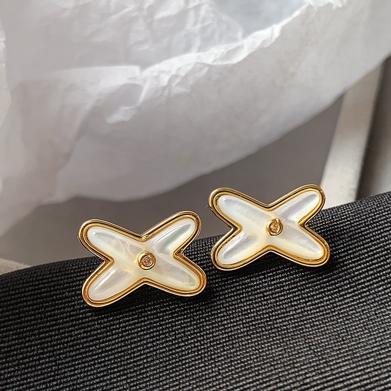 Cross shaped shell earrings for female niche design, light luxury and high-end earrings, 2024 new popular ear accessories