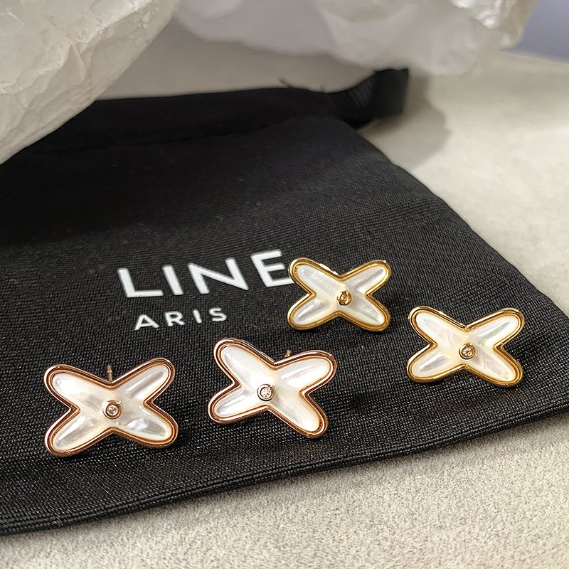 Cross shaped shell earrings for female niche design, light luxury and high-end earrings, 2024 new popular ear accessories