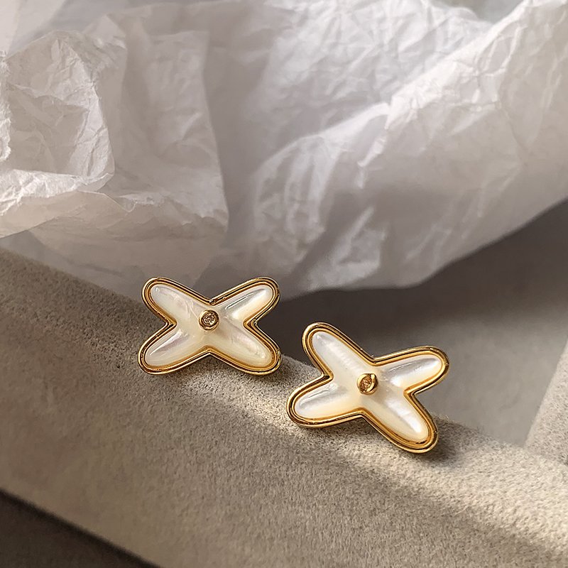 Cross shaped shell earrings for female niche design, light luxury and high-end earrings, 2024 new popular ear accessories