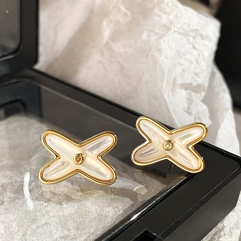 Cross shaped shell earrings for female niche design, light luxury and high-end earrings, 2024 new popular ear accessories