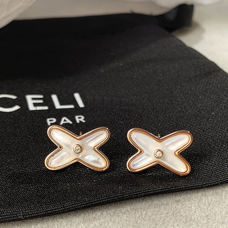 Cross shaped shell earrings for female niche design, light luxury and high-end earrings, 2024 new popular ear accessories