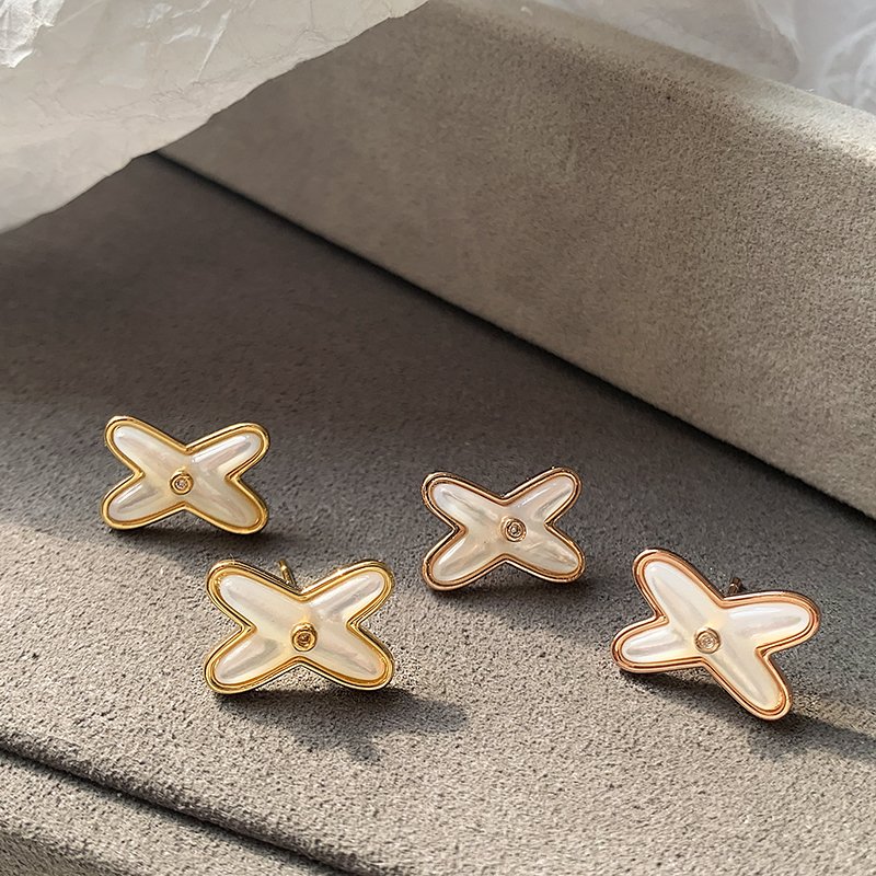 Cross shaped shell earrings for female niche design, light luxury and high-end earrings, 2024 new popular ear accessories