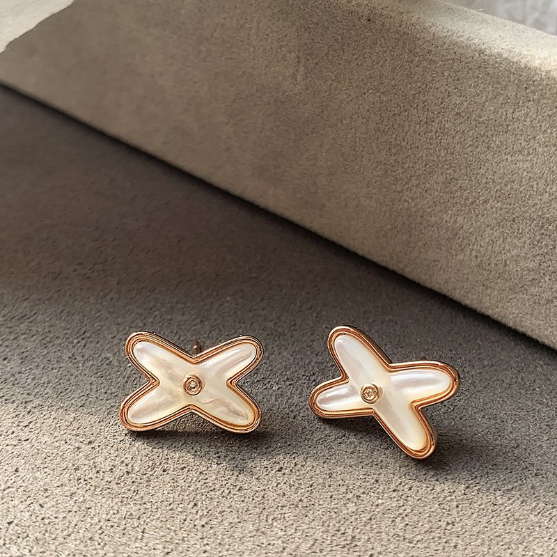 Cross shaped shell earrings for female niche design, light luxury and high-end earrings, 2024 new popular ear accessories